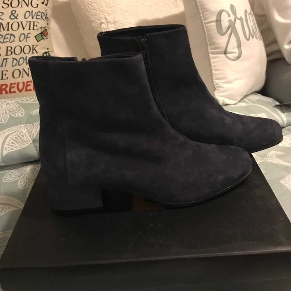 Cordani navy blue booties